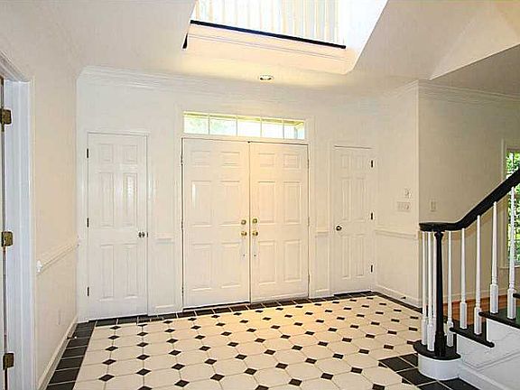 5th image of 3214 Deerfield Ct