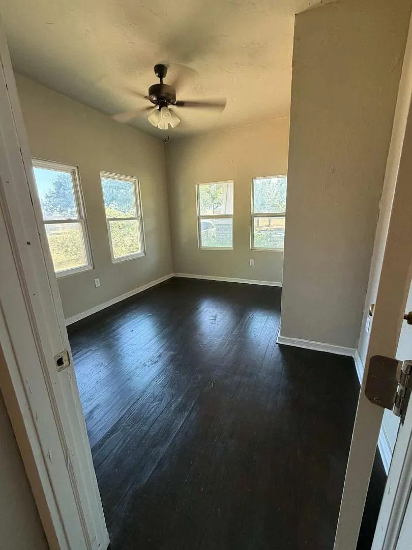 607 Grove St — Photo 3