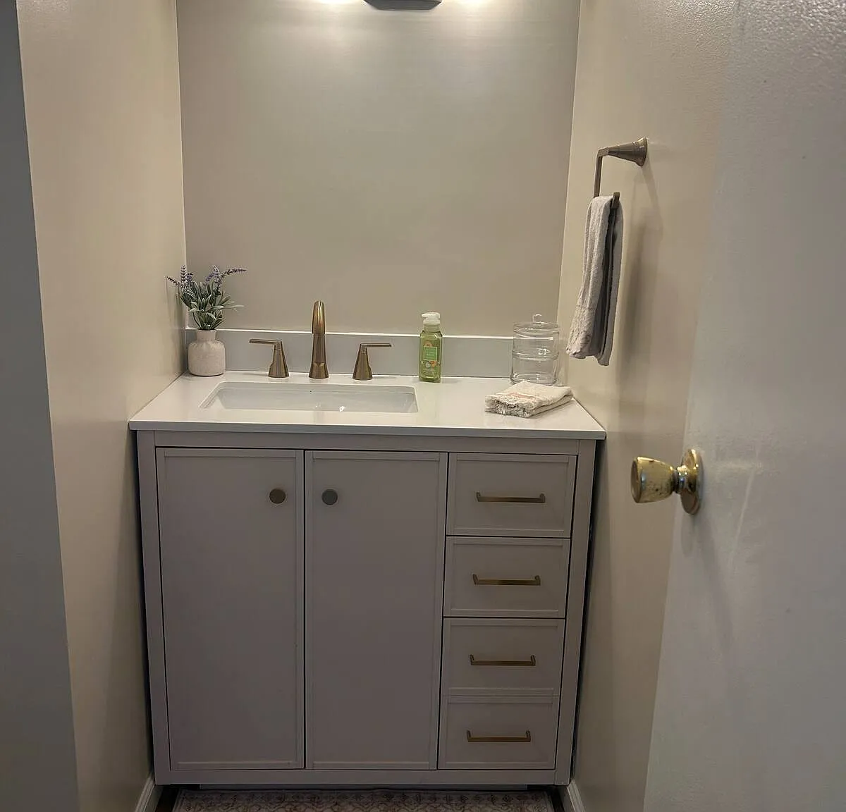 2 bed, 1000 sqft, $2,200 — Photo 2
