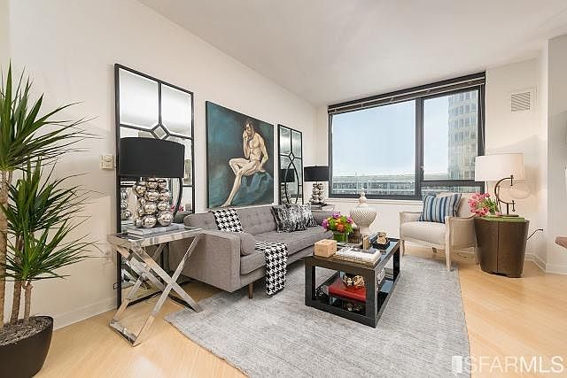 1st image of 260 King St Unit 769