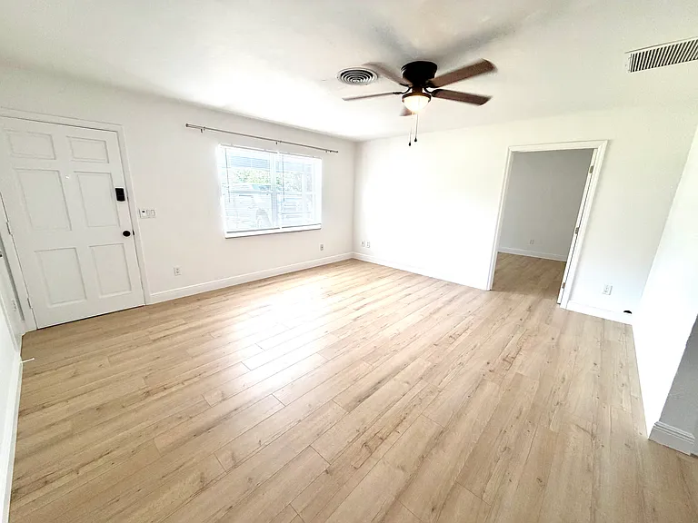 235 SE Madison Cir N — Photo 11