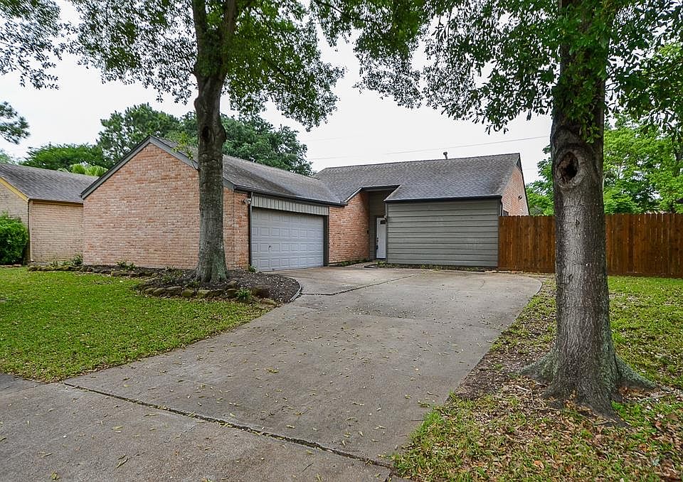 1st image of 15922 Herongate Dr