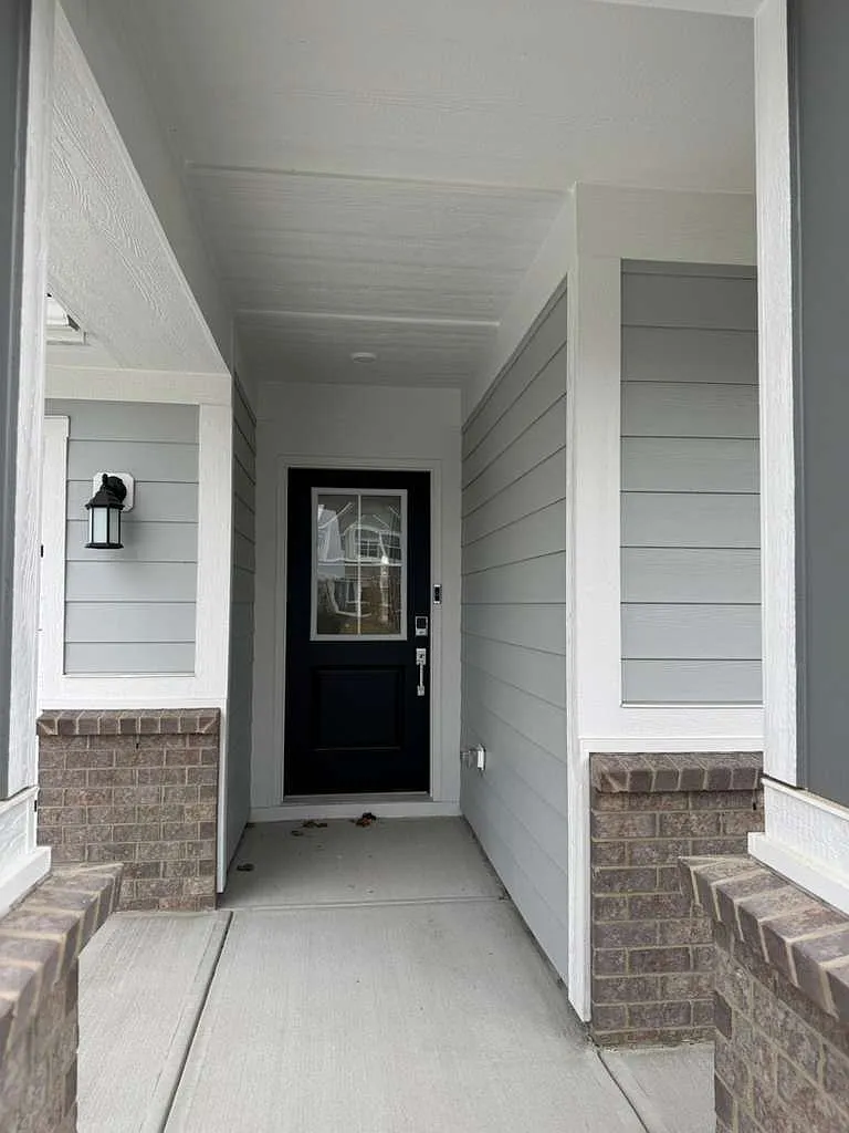5 bed, 2856 sqft, $2,845 — Photo 3