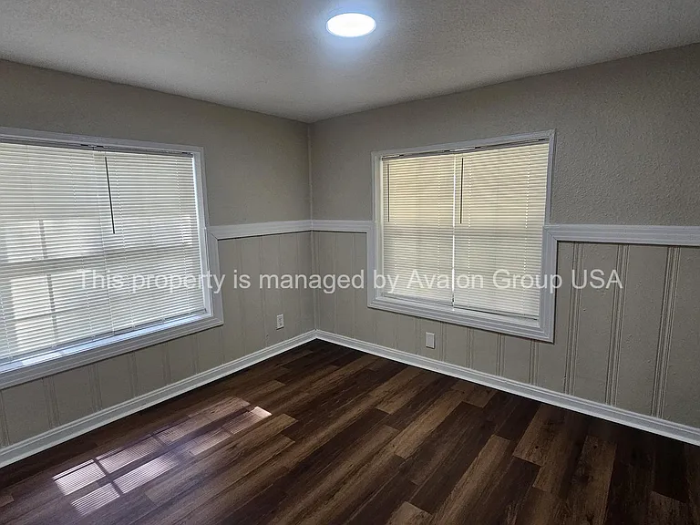9831 Ridge Blvd — Photo 15