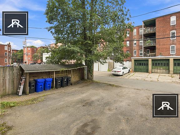 5th image of 9 Strathmore Rd APT 2