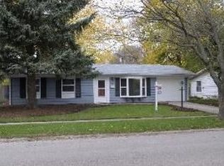 38 Woodridge Rd, Montgomery, IL 60538