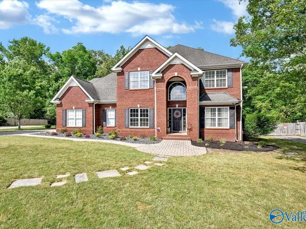 1303 Spring Branch Dr NE, Hartselle, AL 35640