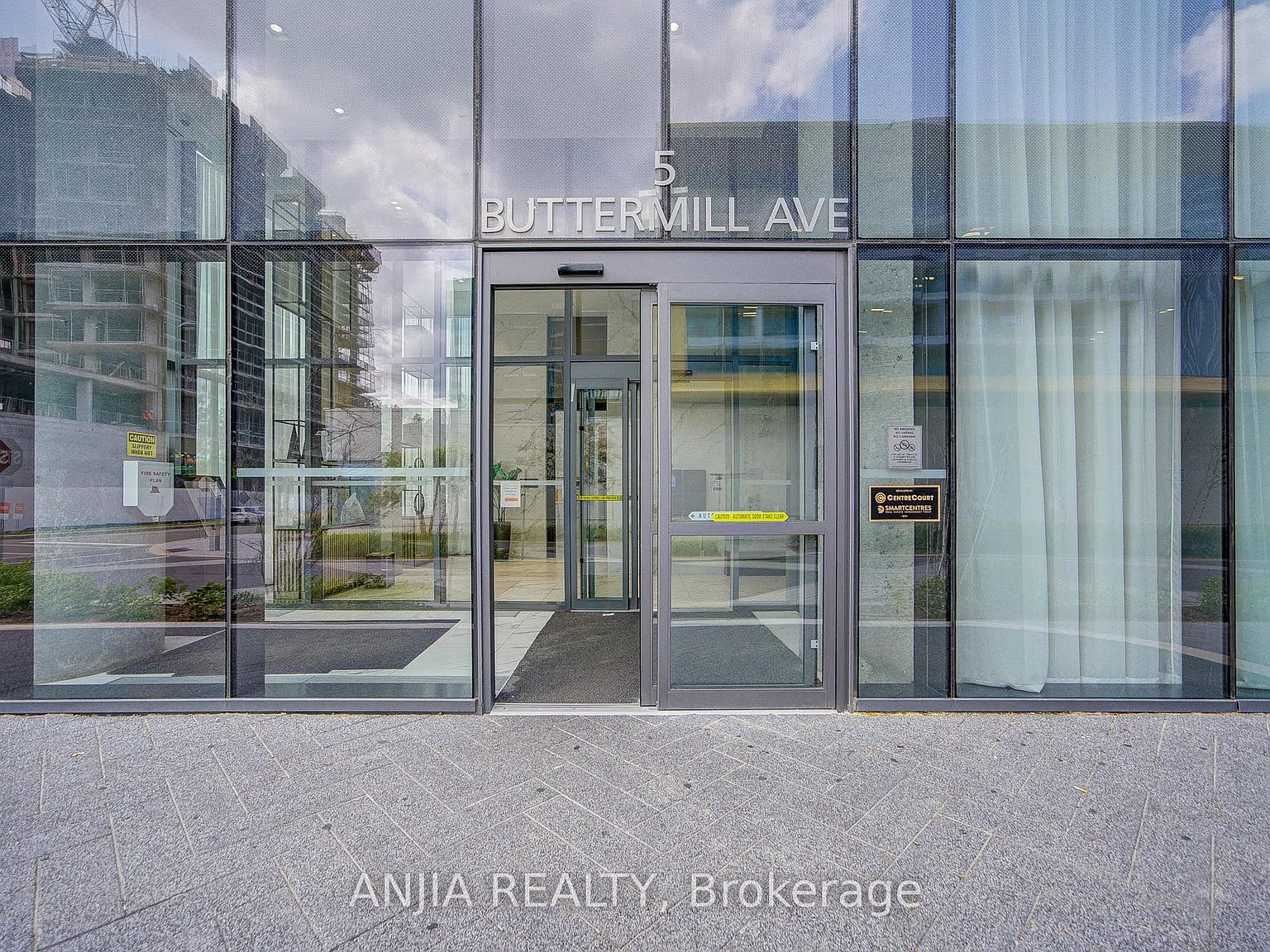 3 bed, $3,200 — Photo 1