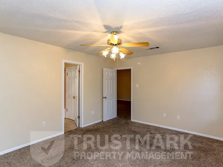1001 Joe Morse Dr — Photo 15
