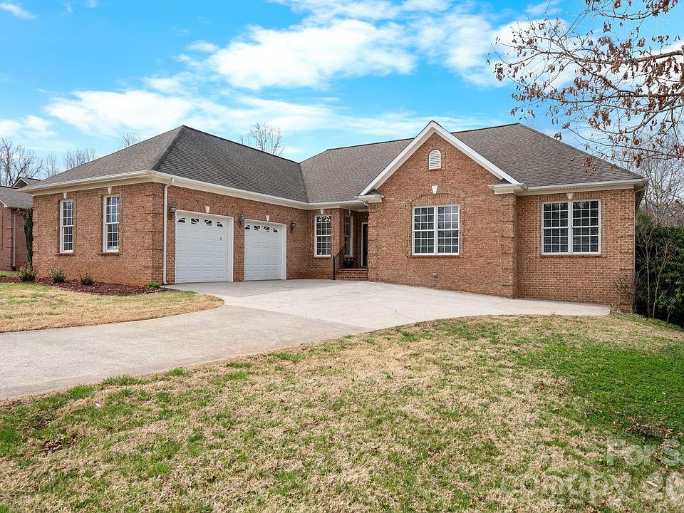 1st image of 215 Browning Dr