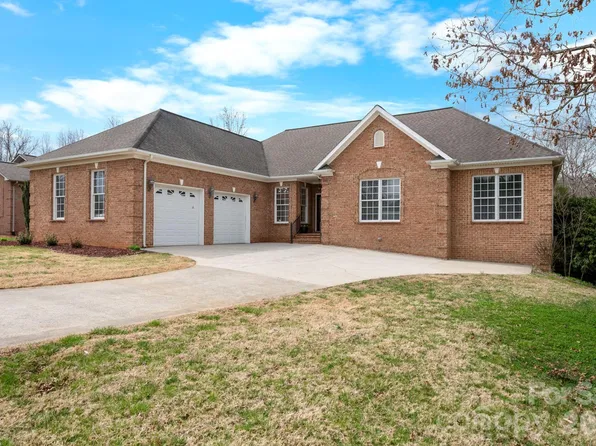 215 Browning Dr, Taylorsville, NC 28681