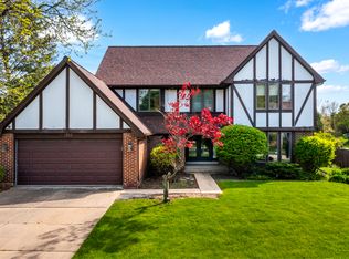 1352 Goldenrod Dr, Naperville, IL 60540