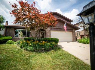 15620 Pine Rd, Oak Forest, IL 60452