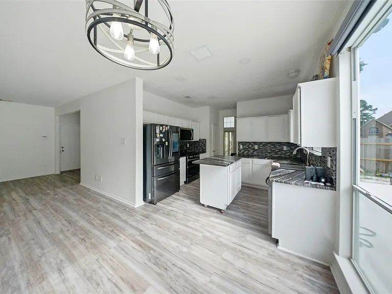 2415 Mills Creek Dr — Photo 10