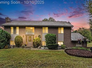 2933 Bullard Rd, Hartland, MI 48353