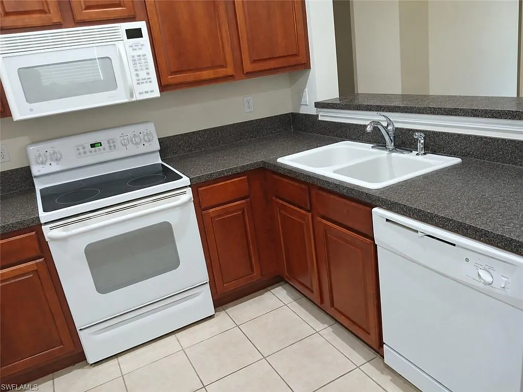 Lakewood Village — Photo 4