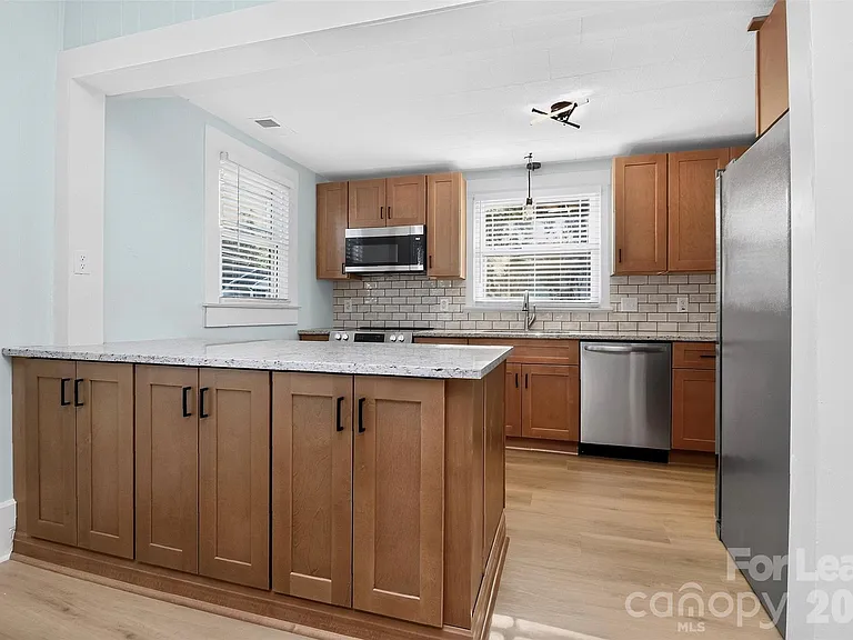 204 E McNeely Ave — Photo 12