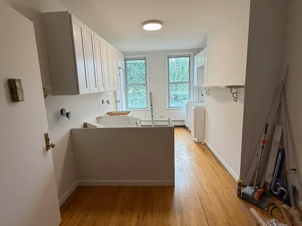 156 Dupont Street image 1 of 5