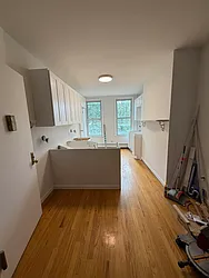 156 Dupont Street, #3R