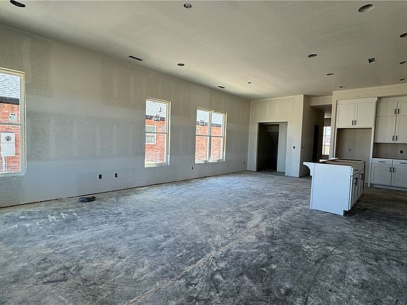 5th image of 4880 W Triangle St