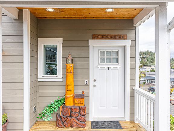 2nd image of 3214 NW Quay Dr
