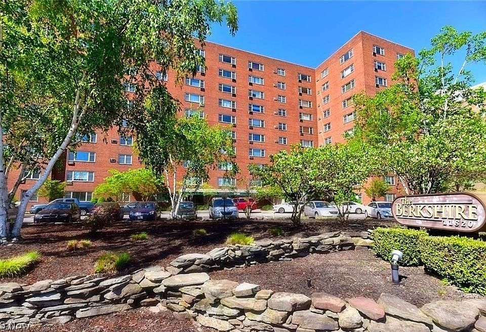 1st image of 11820 Edgewater Dr APT 106