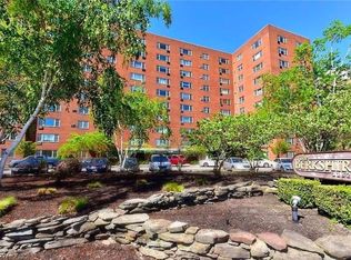 11820 Edgewater Dr APT 106, Lakewood, OH 44107