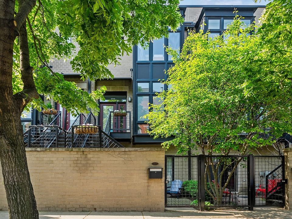 1st image of 1717 W Diversey Pkwy