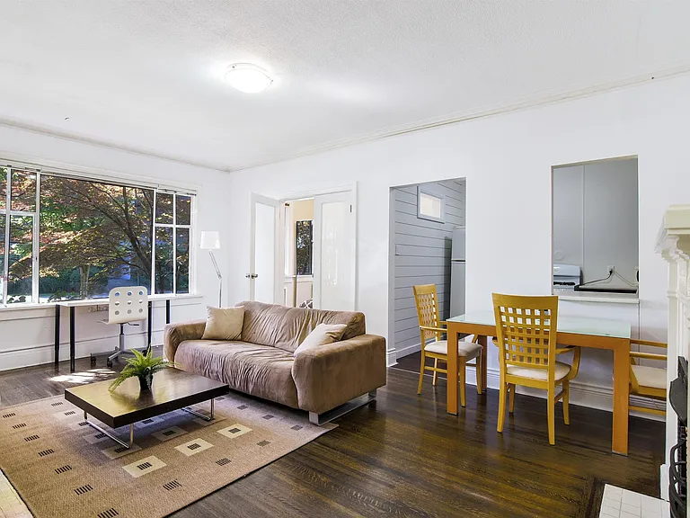 935 Jervis St #8 — Photo 1