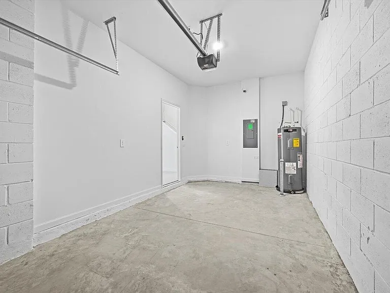 3064 Chromatic St — Photo 7