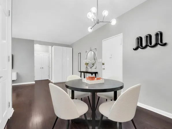 360 East 72nd Street image 2 of 5