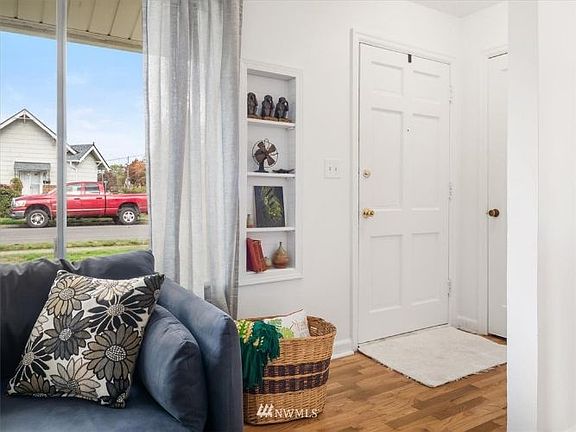 3rd image of 5102 S Sheridan Ave
