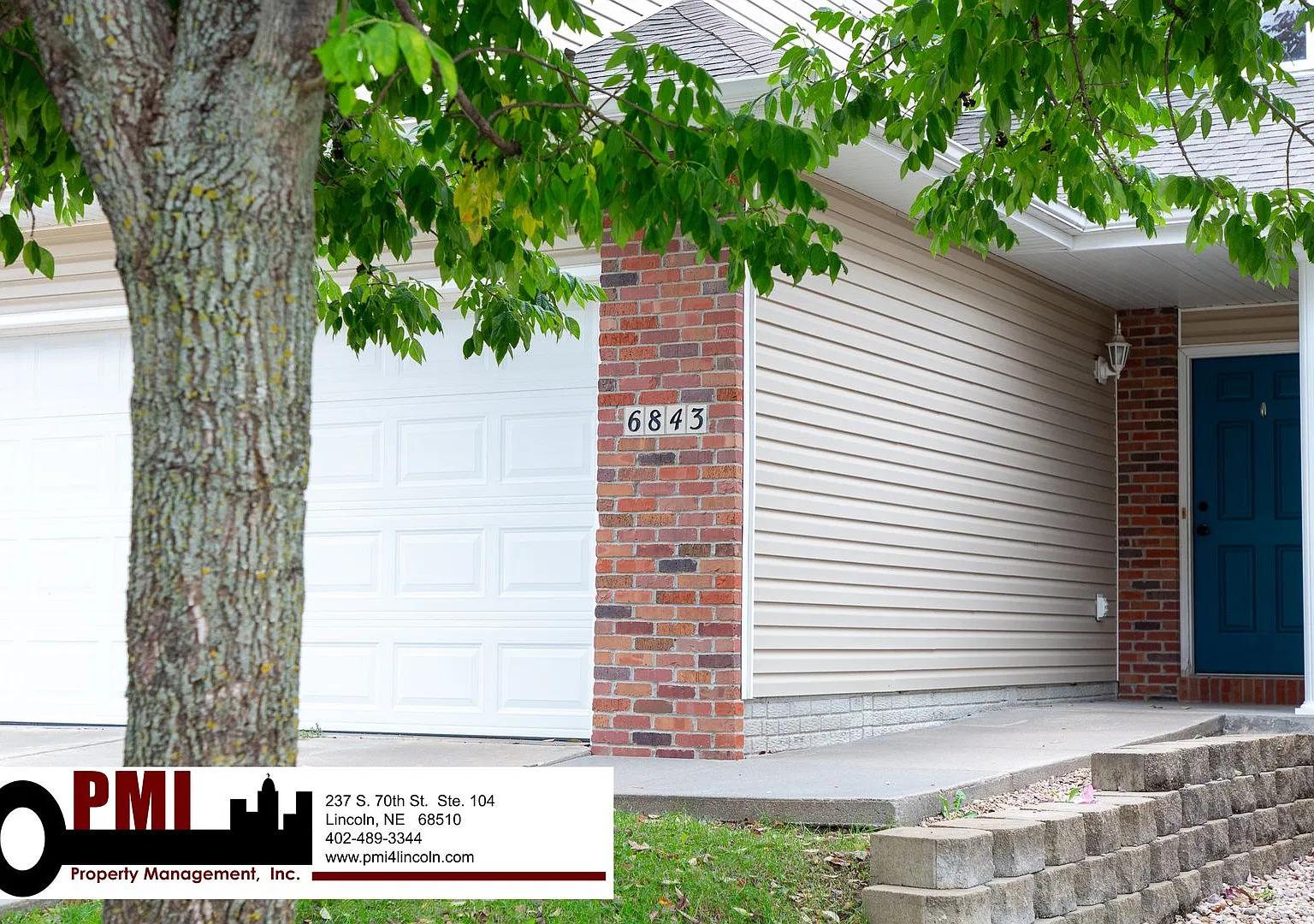 3 Bedroom 2.5 Bath in South Lincoln Available Now! — Photo 2