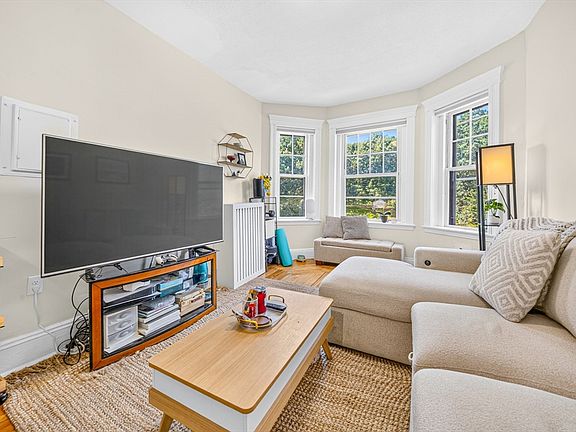 2nd image of 324 Chestnut Hill Ave APT 9