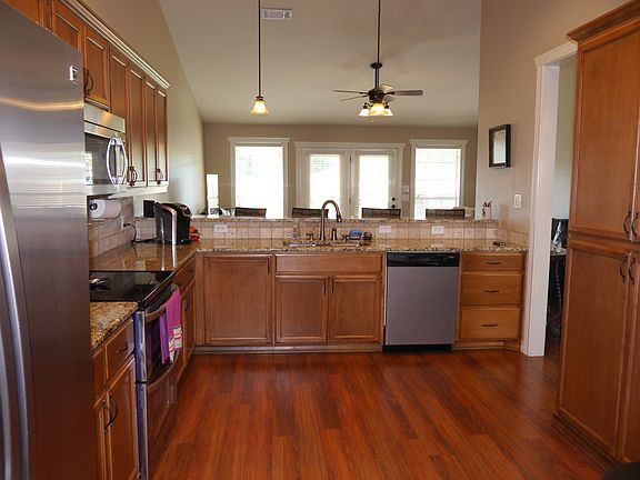 3rd image of 4802 Oak Grove Blvd