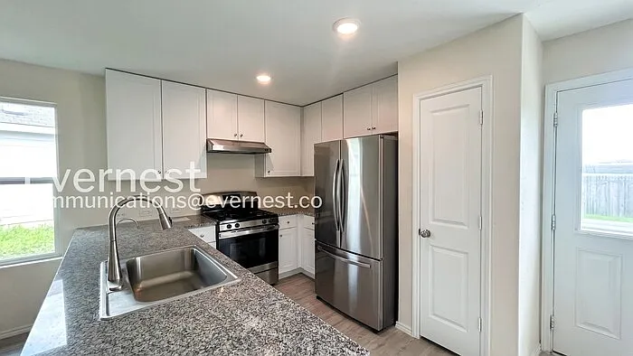 2741 Green Finch — Photo 2