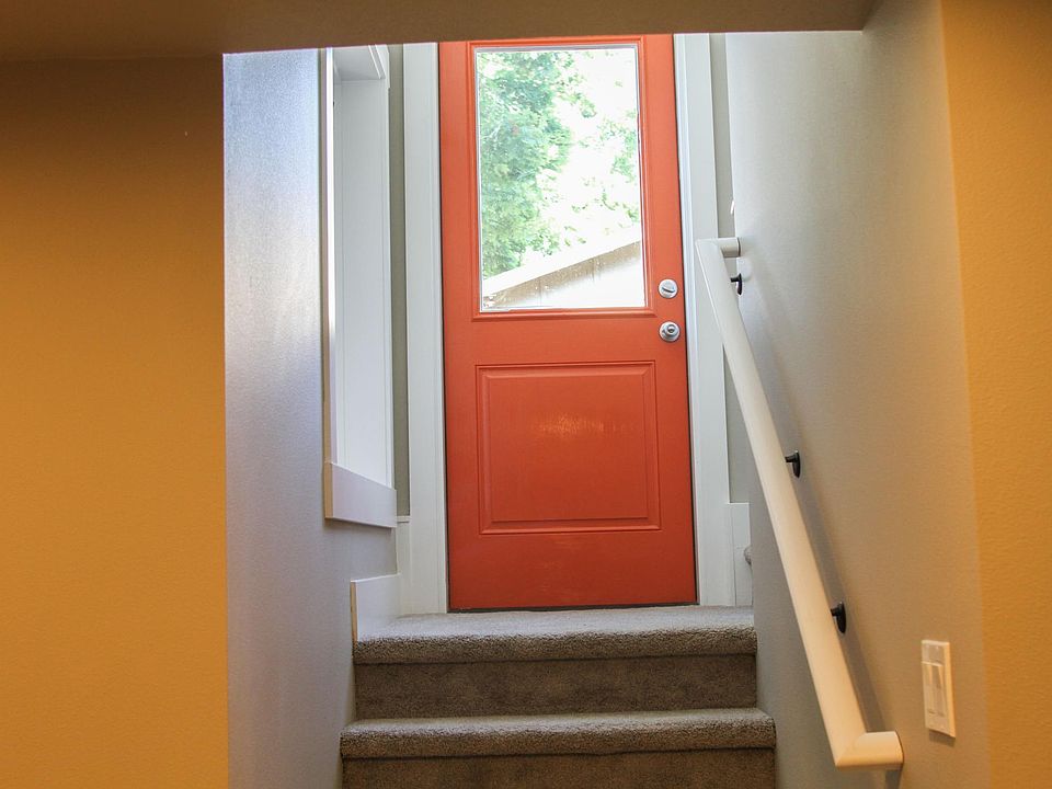 Private/separate entrance to the apartment