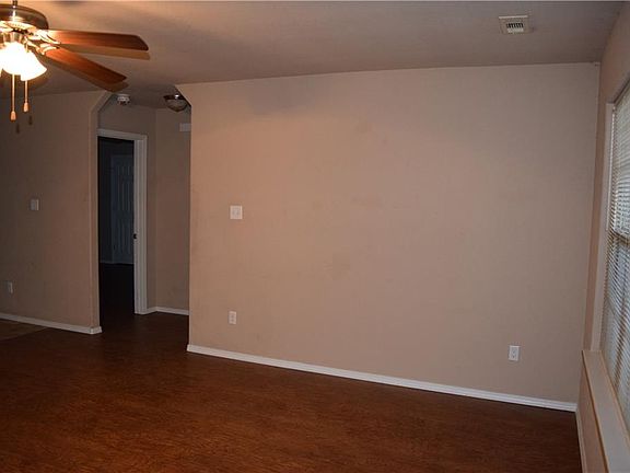 3rd image of 1901 Scarlet Oak Dr
