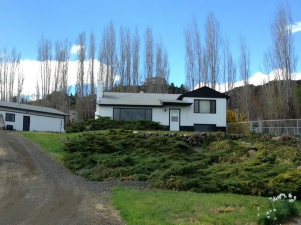 2530 S Naches Rd, Naches, WA 98937