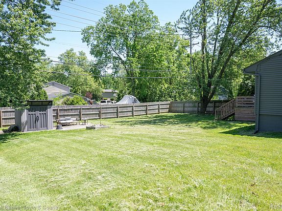5th image of 4383 Green Lake Rd