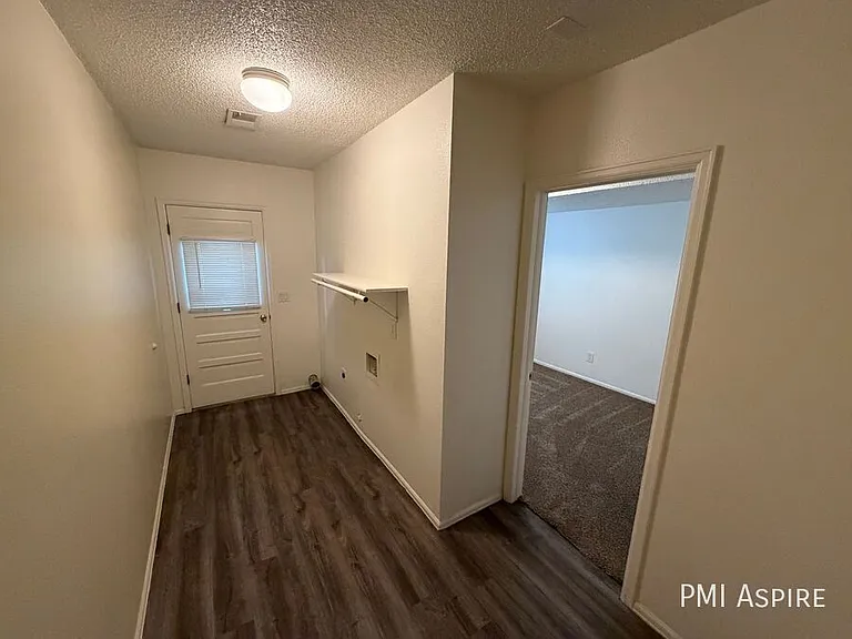 228 E Longs Peak Ave #B — Photo 8