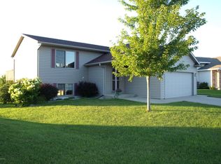 5351 Castleview Dr NW, Rochester, MN 55901
