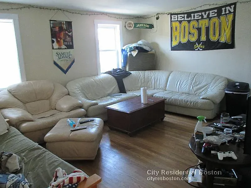 3 bed, 1.0 bath, $4,500 — Photo 2
