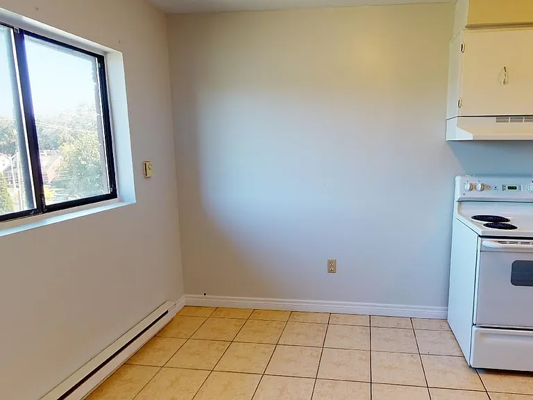 7285 Tranby Ave — Photo 6