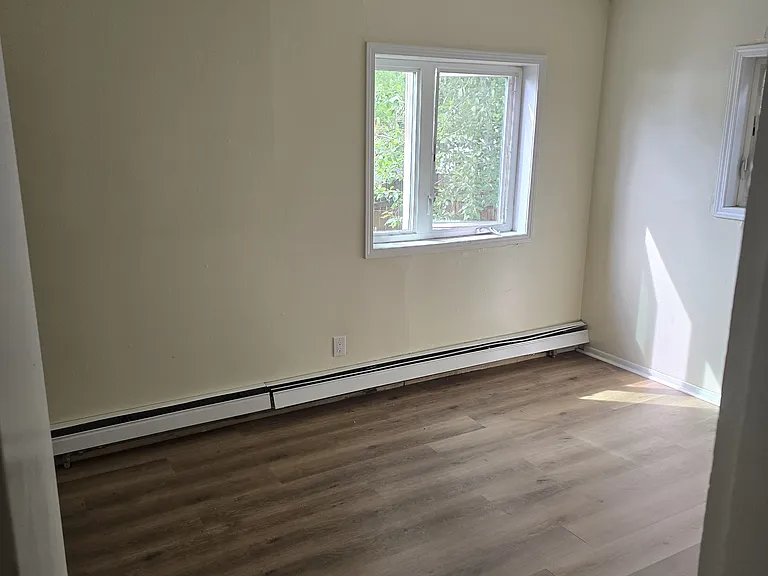 720 10th Ave #10 — Photo 3
