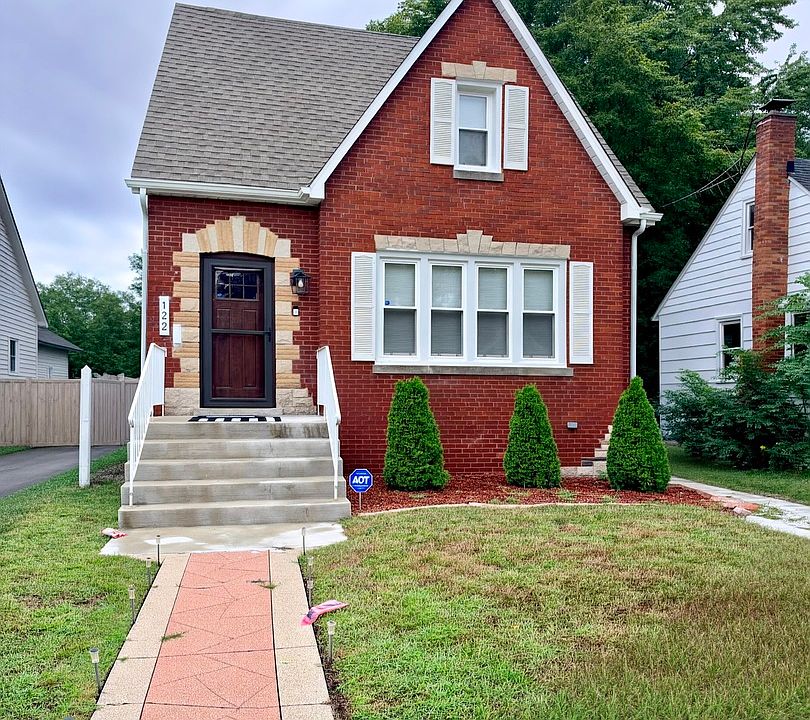 1st image of 122 Warren St