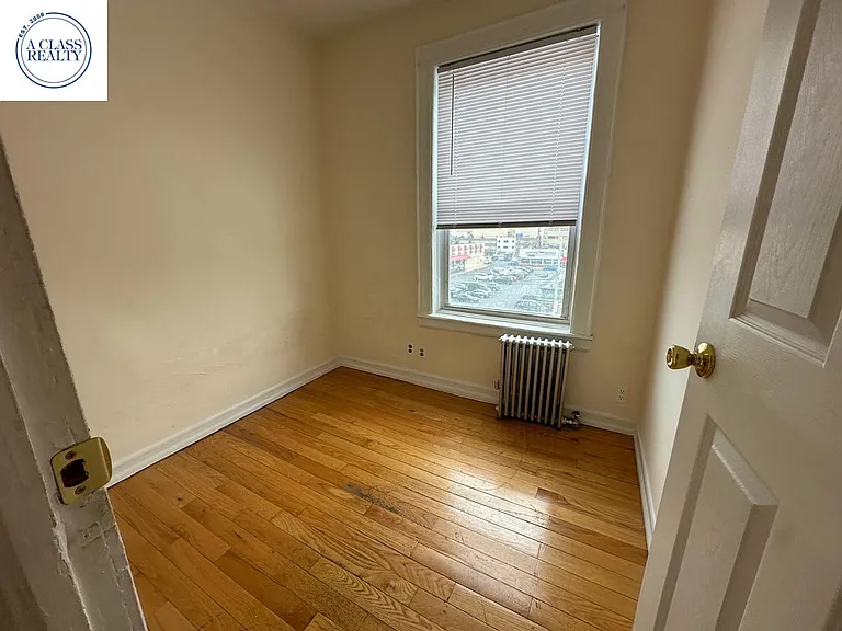 14-55 Broadway #4A — Photo 2