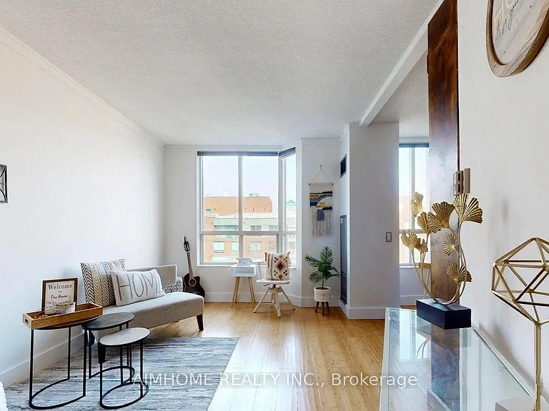 284 Bloor St W #806 — Photo 1
