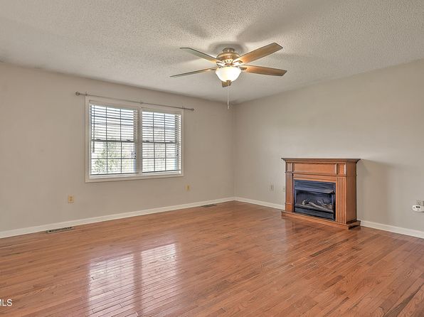 8888 Rich Valley Rd, Bristol, VA 24202