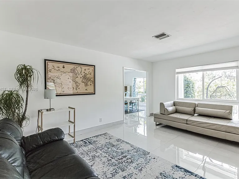 633 N Crescent Dr — Photo 11